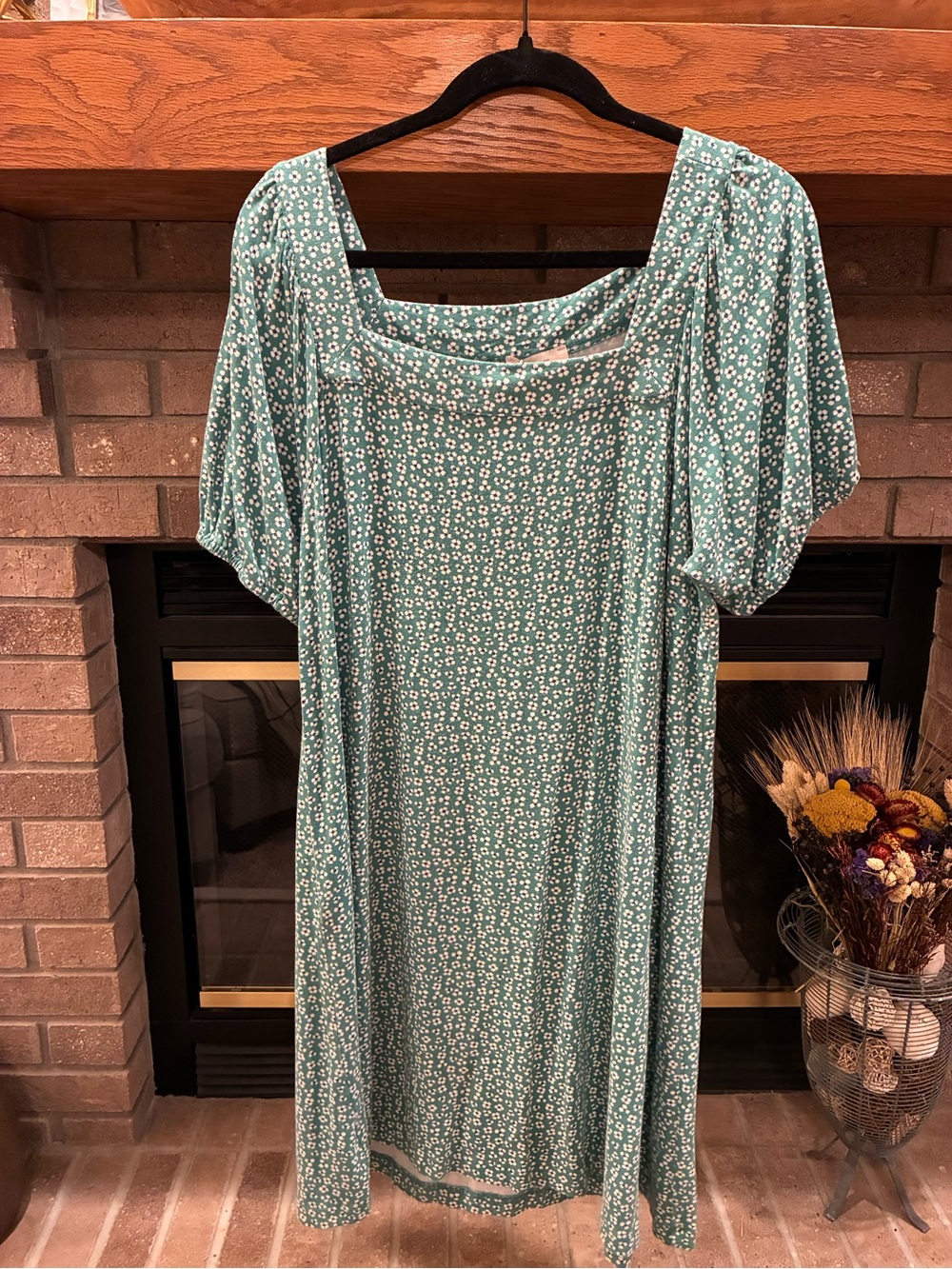 LOFT Outlet Floral Blouse Top Green Ditsy Floral Flutter Sleeve Size L